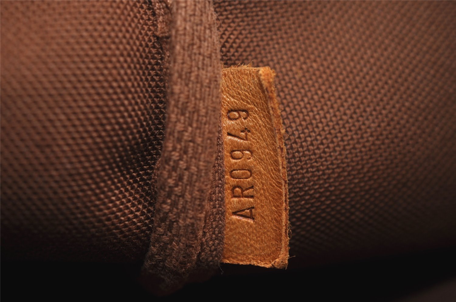 Authentic Louis Vuitton Monogram Pochette Accessoires Shoulder Cross Pouch 1688J