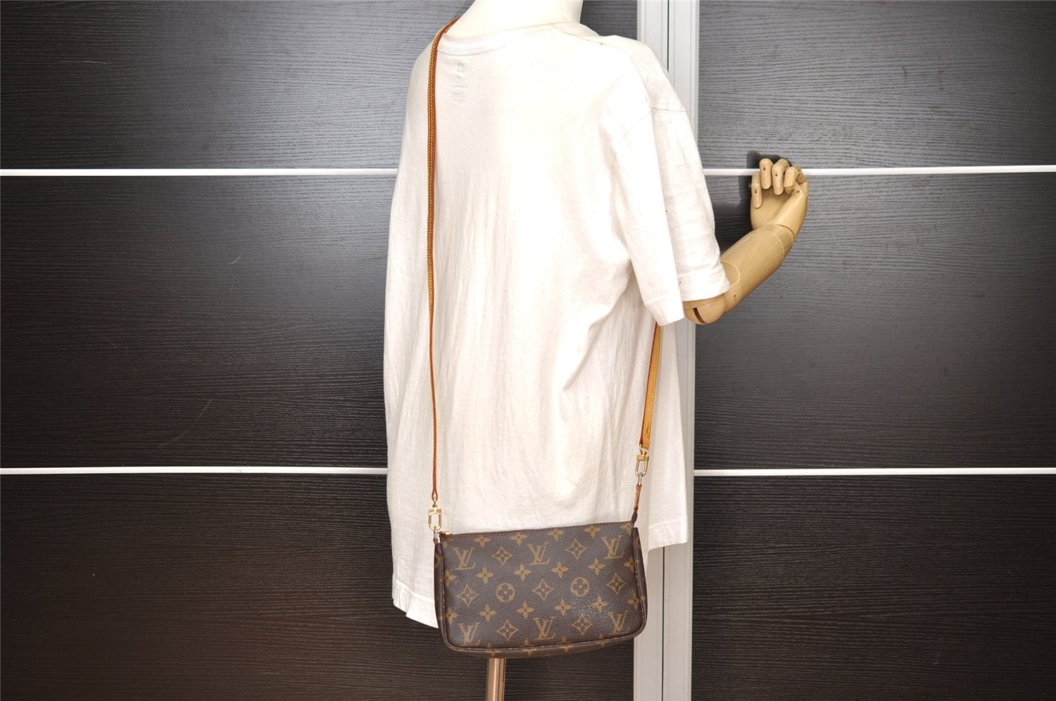 Authentic Louis Vuitton Monogram Pochette Accessoires Shoulder Cross Pouch 1688J