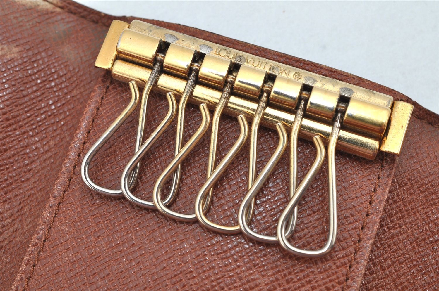 Authentic Louis Vuitton Monogram Multicles 6 Six Hooks Key Case M62630 LV 1692K