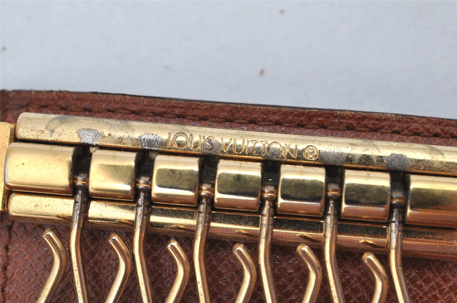Authentic Louis Vuitton Monogram Multicles 6 Six Hooks Key Case M62630 LV 1692K