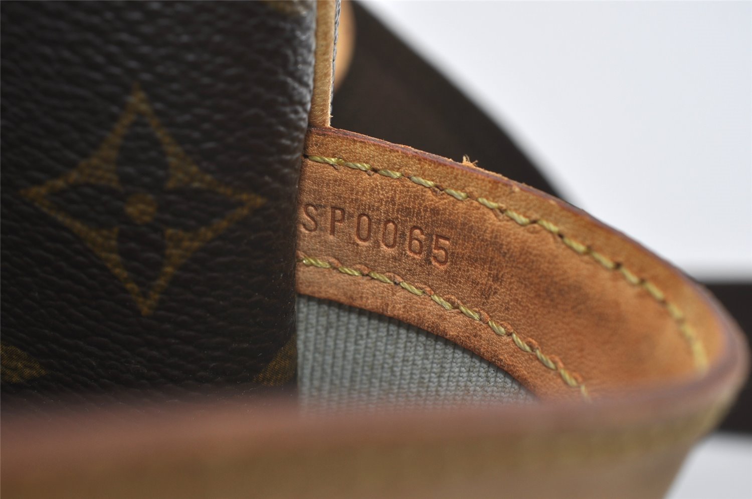 Authentic Louis Vuitton Monogram Reporter PM Shoulder Cross Bag M45254 LV 1694I