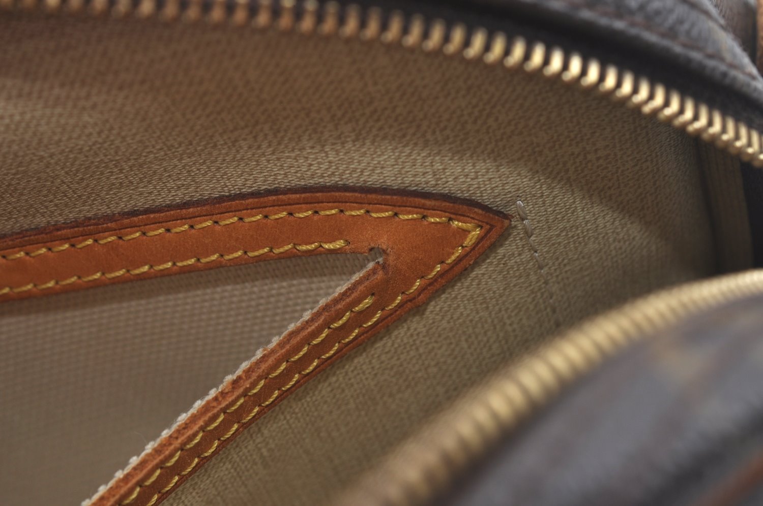 Auth Louis Vuitton Monogram Reporter PM Shoulder Cross Bag M45254 LV Junk 1712J