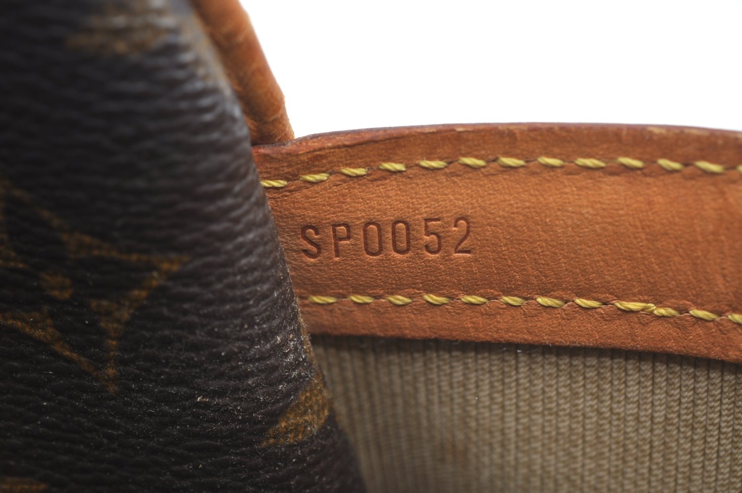 Auth Louis Vuitton Monogram Reporter PM Shoulder Cross Bag M45254 LV Junk 1712J