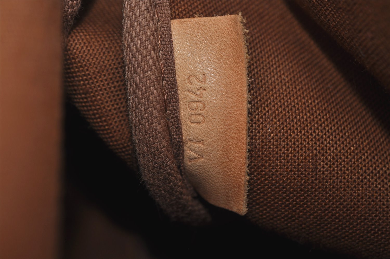 Authentic Louis Vuitton Monogram Saumur 30 Shoulder Cross Bag M42256 LV 1715I