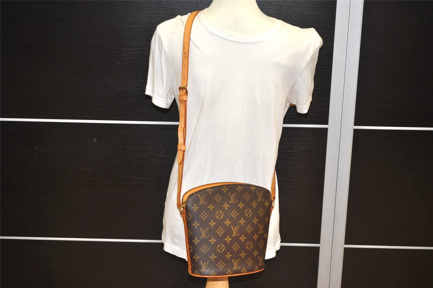 Authentic Louis Vuitton Monogram Drouot Shoulder Cross Body Bag M51290 LV 1717K