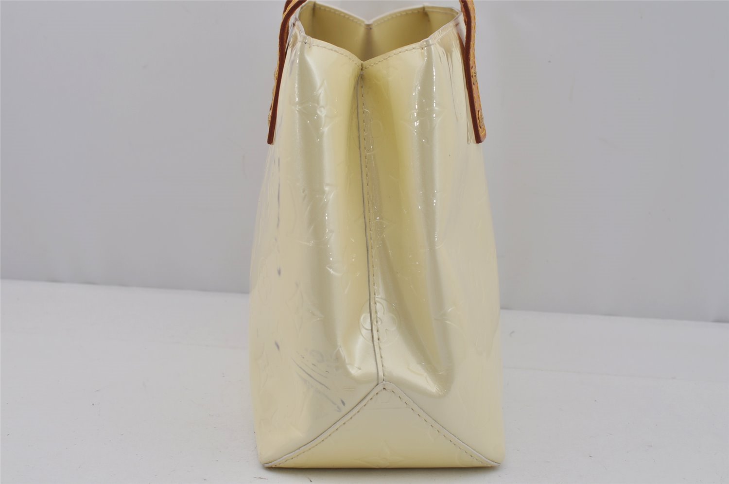 Authentic Louis Vuitton Vernis Reade PM Hand Bag Light Yellow M91336 LV 1720J