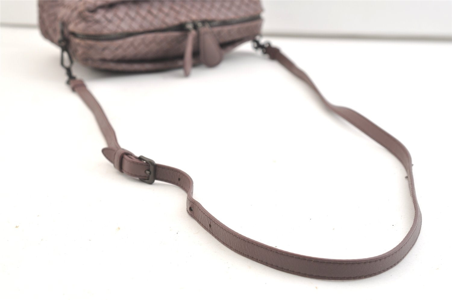 Authentic BOTTEGA VENETA Intrecciato Leather Shoulder Crossbody Bag Purple 1730K