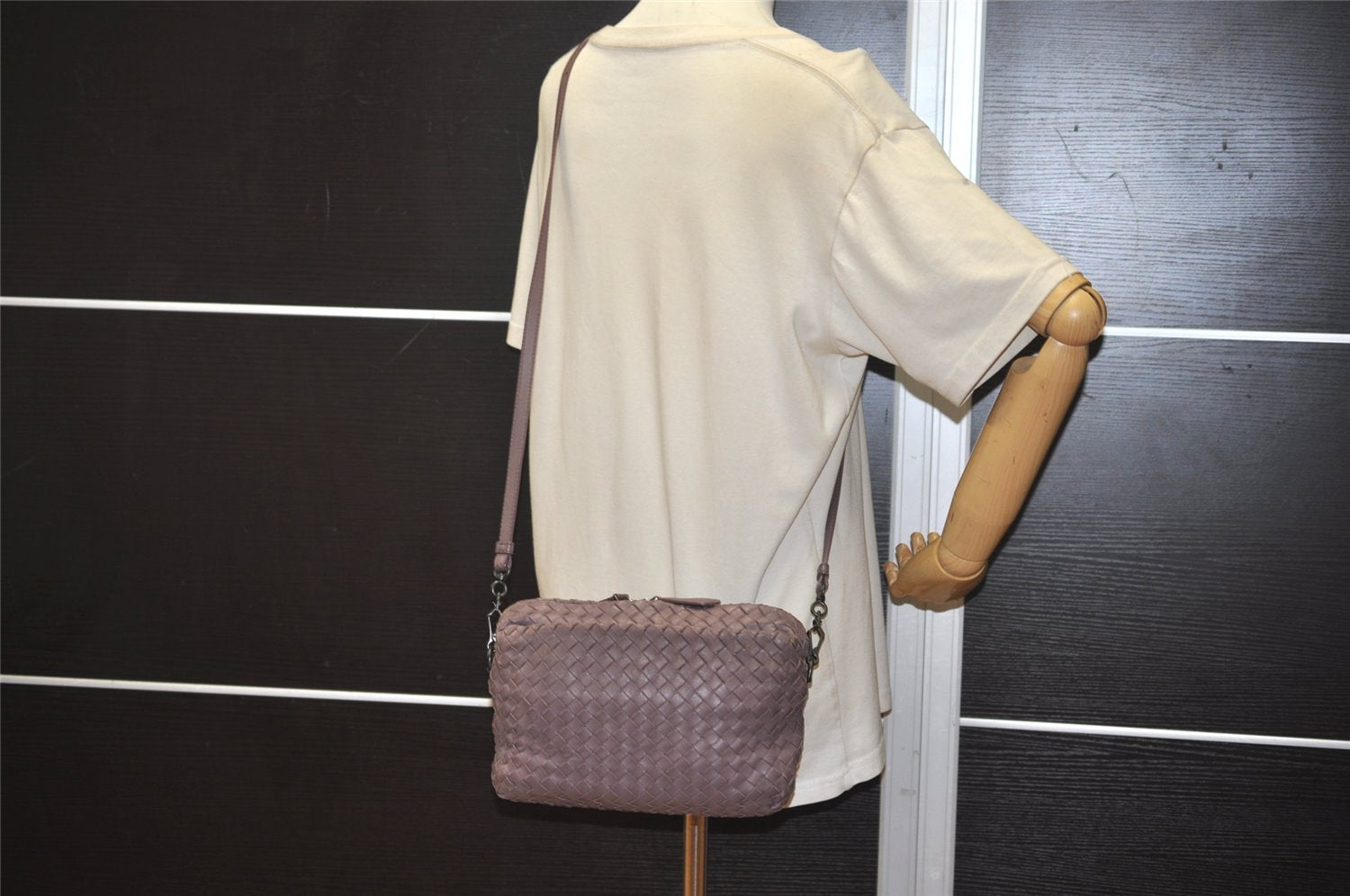 Authentic BOTTEGA VENETA Intrecciato Leather Shoulder Crossbody Bag Purple 1730K