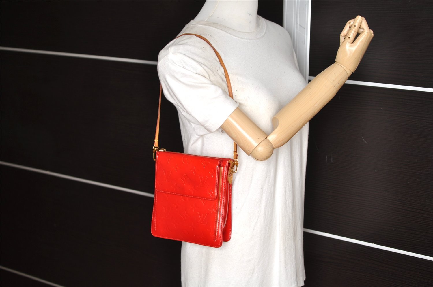 Authentic Louis Vuitton Vernis Mott Shoulder Hand Bag Purse Red M91137 LV 1735K