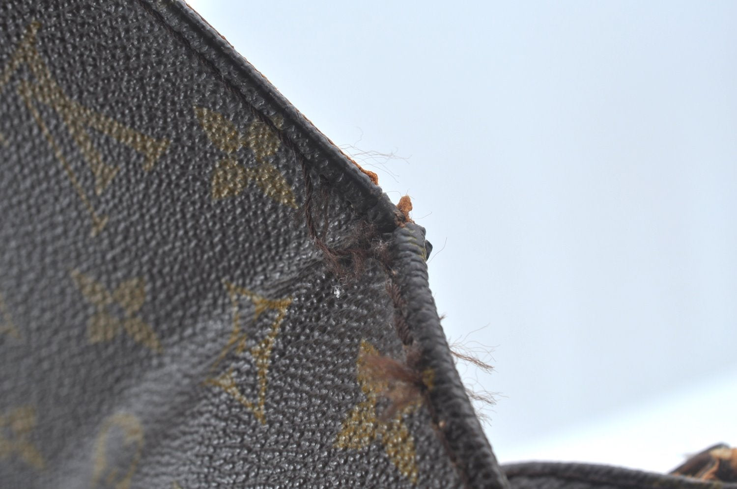 Authentic Louis Vuitton Monogram Cartouchiere MM Shoulder Bag Old Model 1739J