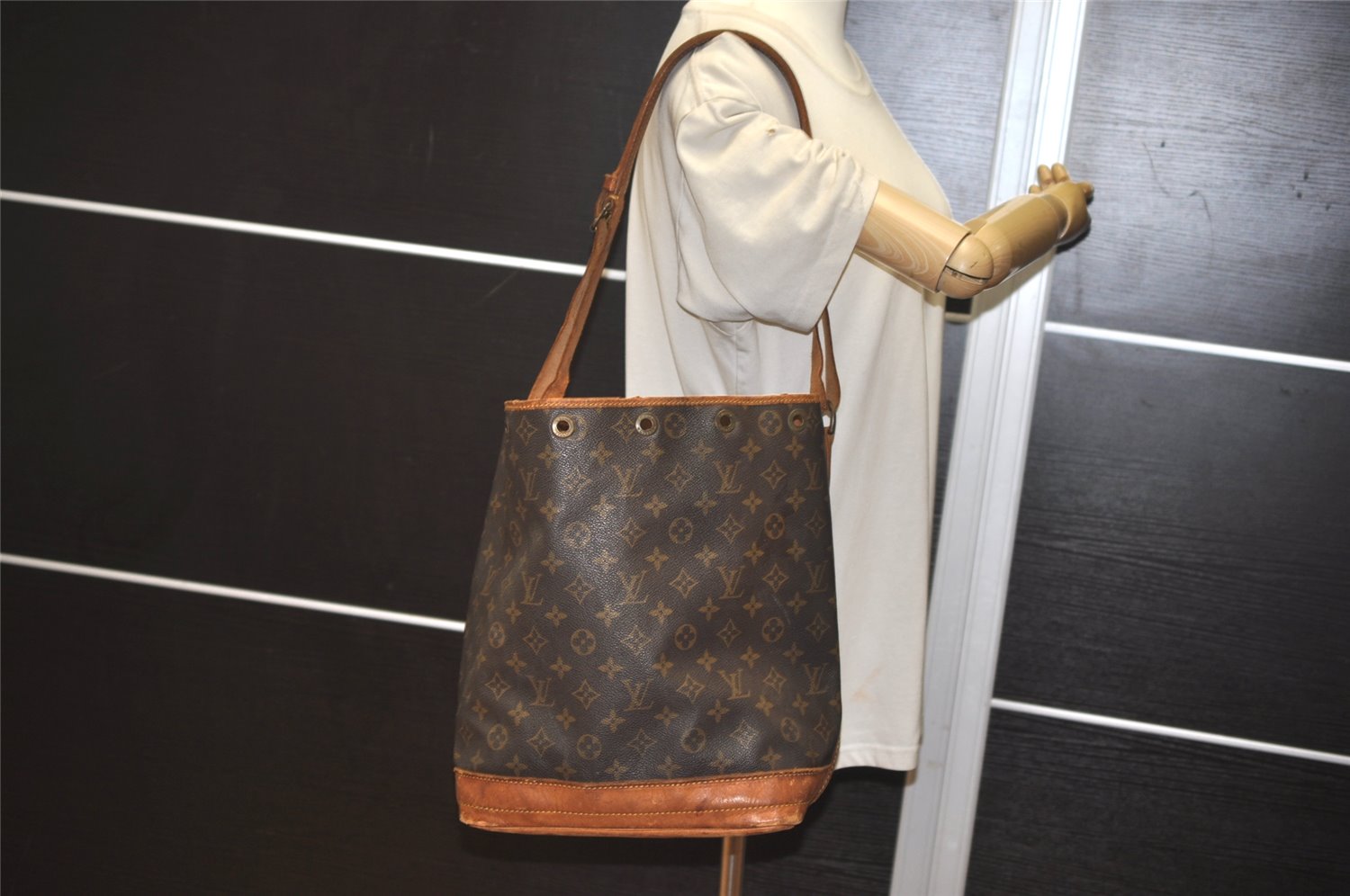 Authentic Louis Vuitton Monogram Noe Shoulder Drawstring Bag M42224 LV 1745K