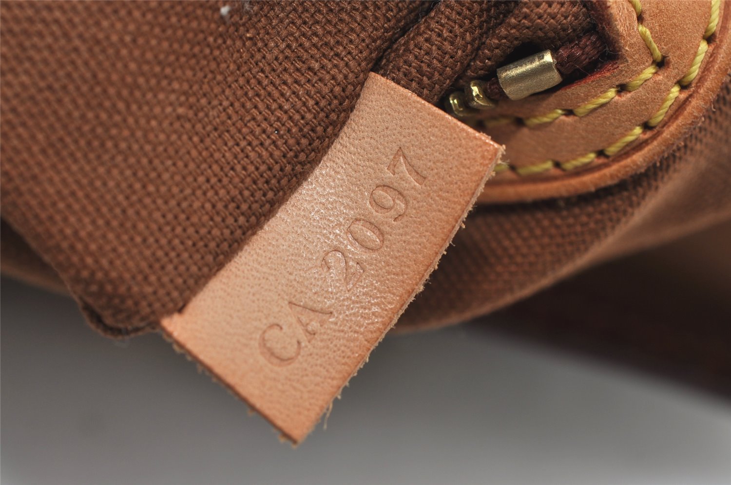 Authentic Louis Vuitton Monogram Batignolles Horizontal Tote Bag M51154 LV 1750I