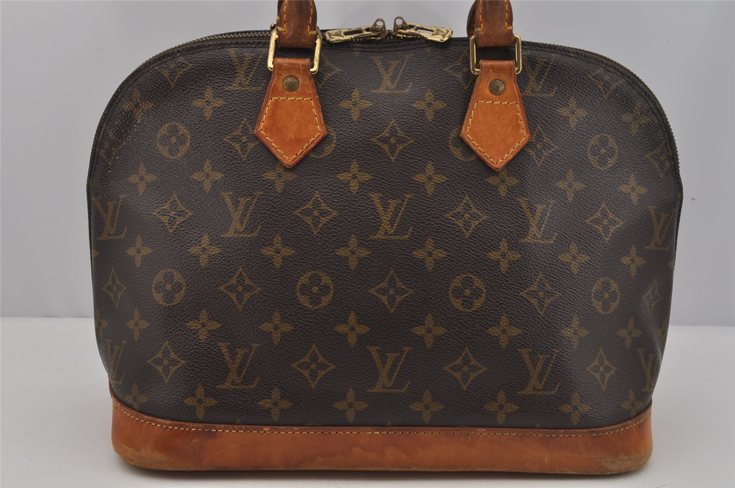 Authentic Louis Vuitton Monogram Alma Hand Bag Purse M51130 LV 1750J