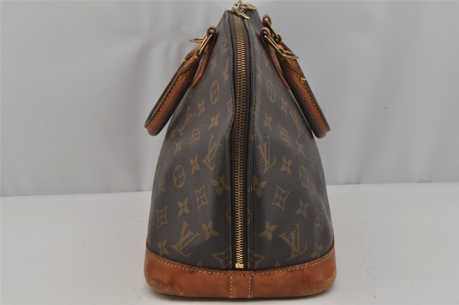 Authentic Louis Vuitton Monogram Alma Hand Bag Purse M51130 LV 1750J