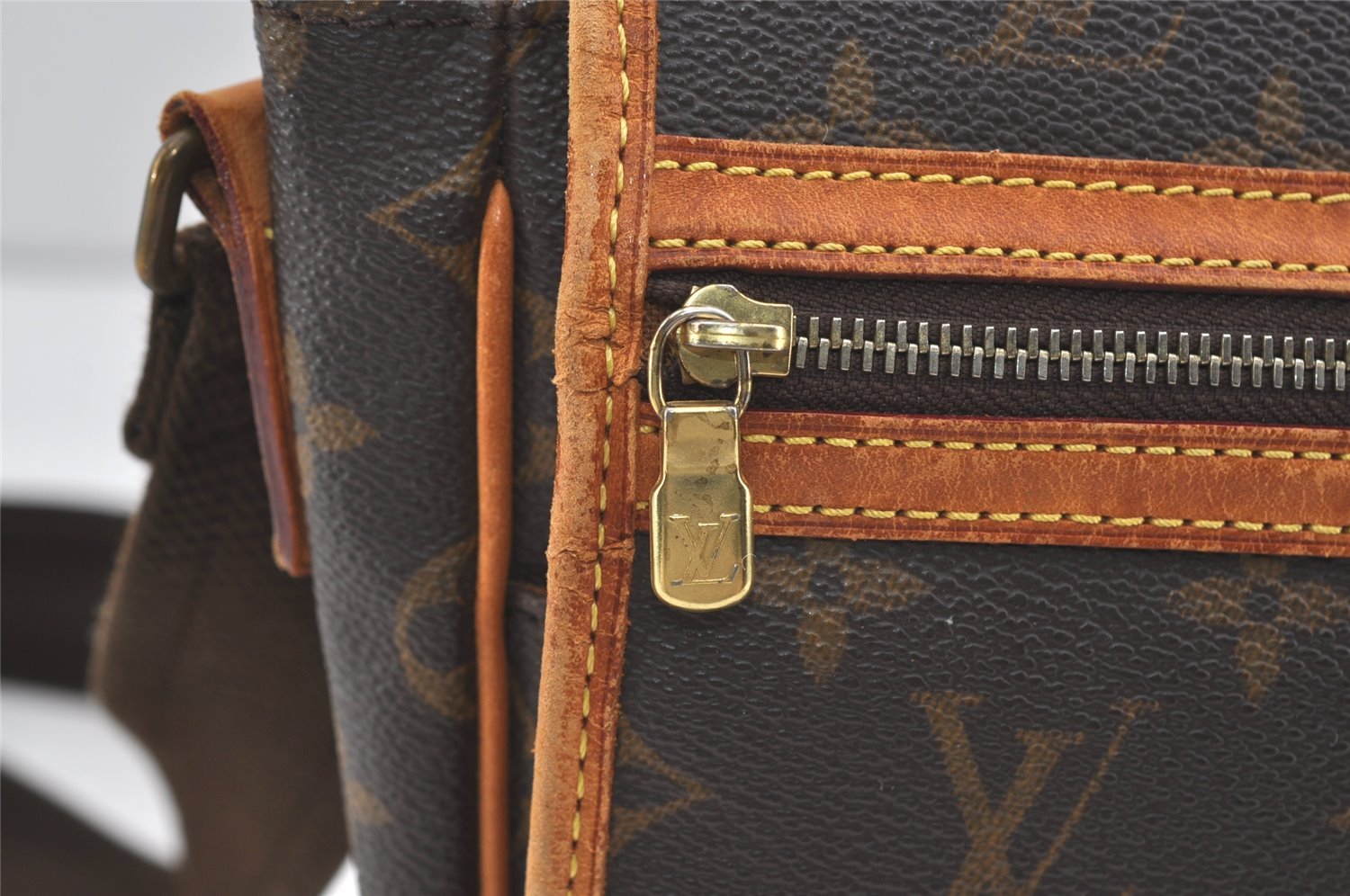 Auth Louis Vuitton Monogram Messenger Bosphore PM Shoulder Bag M40106 LV 1751J