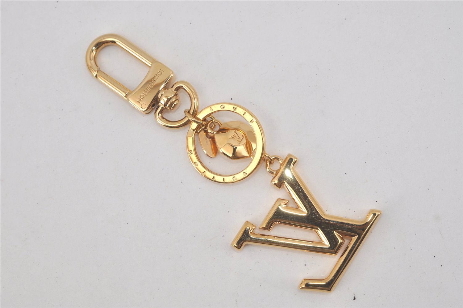 Authentic Louis Vuitton Porte Cles LV Facet Charm Key Ring Gold M65216 Box 1758L