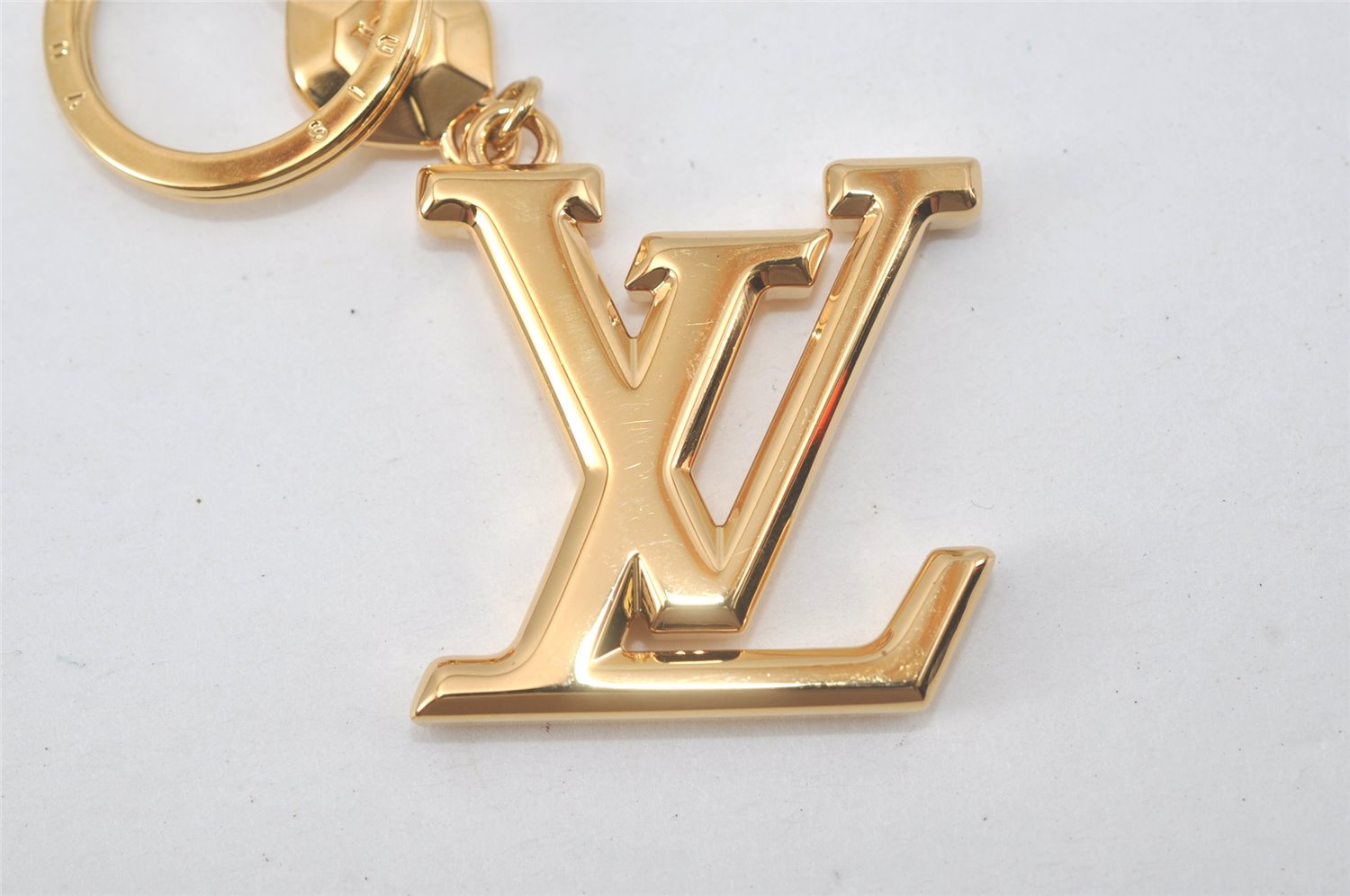 Authentic Louis Vuitton Porte Cles LV Facet Charm Key Ring Gold M65216 Box 1758L