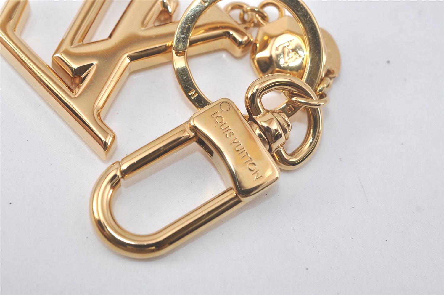 Authentic Louis Vuitton Porte Cles LV Facet Charm Key Ring Gold M65216 Box 1758L