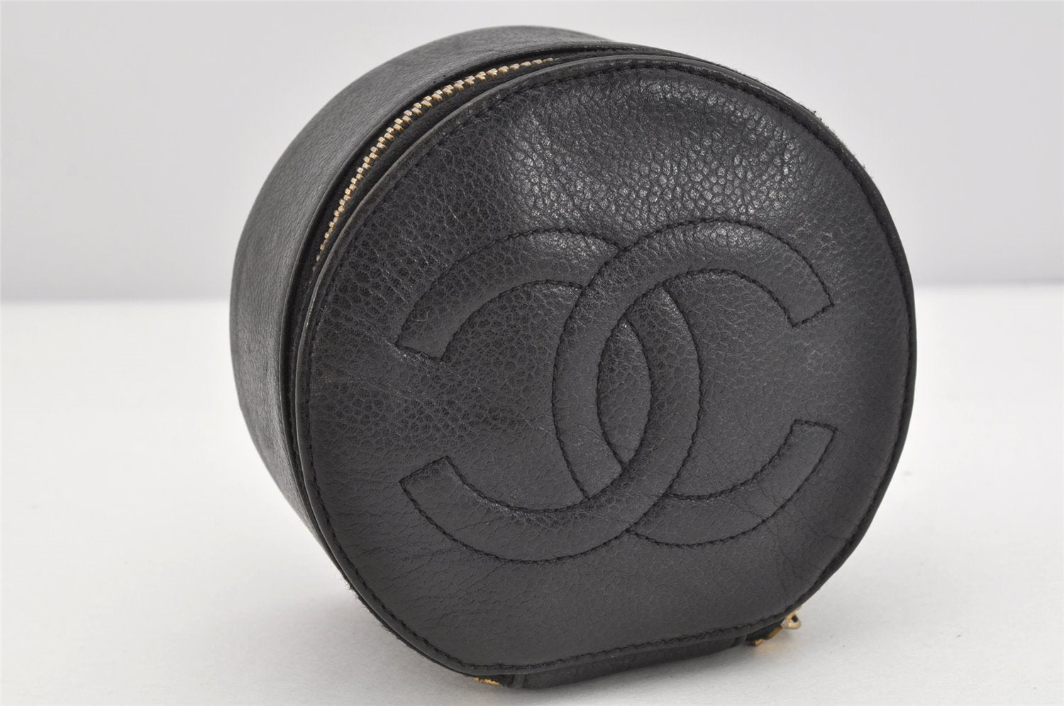 Authentic CHANEL Vintage Caviar Skin CC Logo Cosmetic Pouch Purse Black 1759K