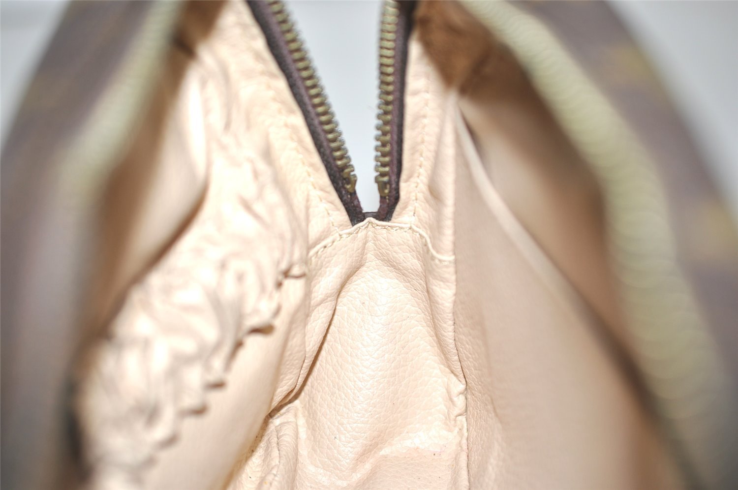 Auth Louis Vuitton Monogram Trousse Toilette 23 Clutch Hand Bag M47524 LV 1781I