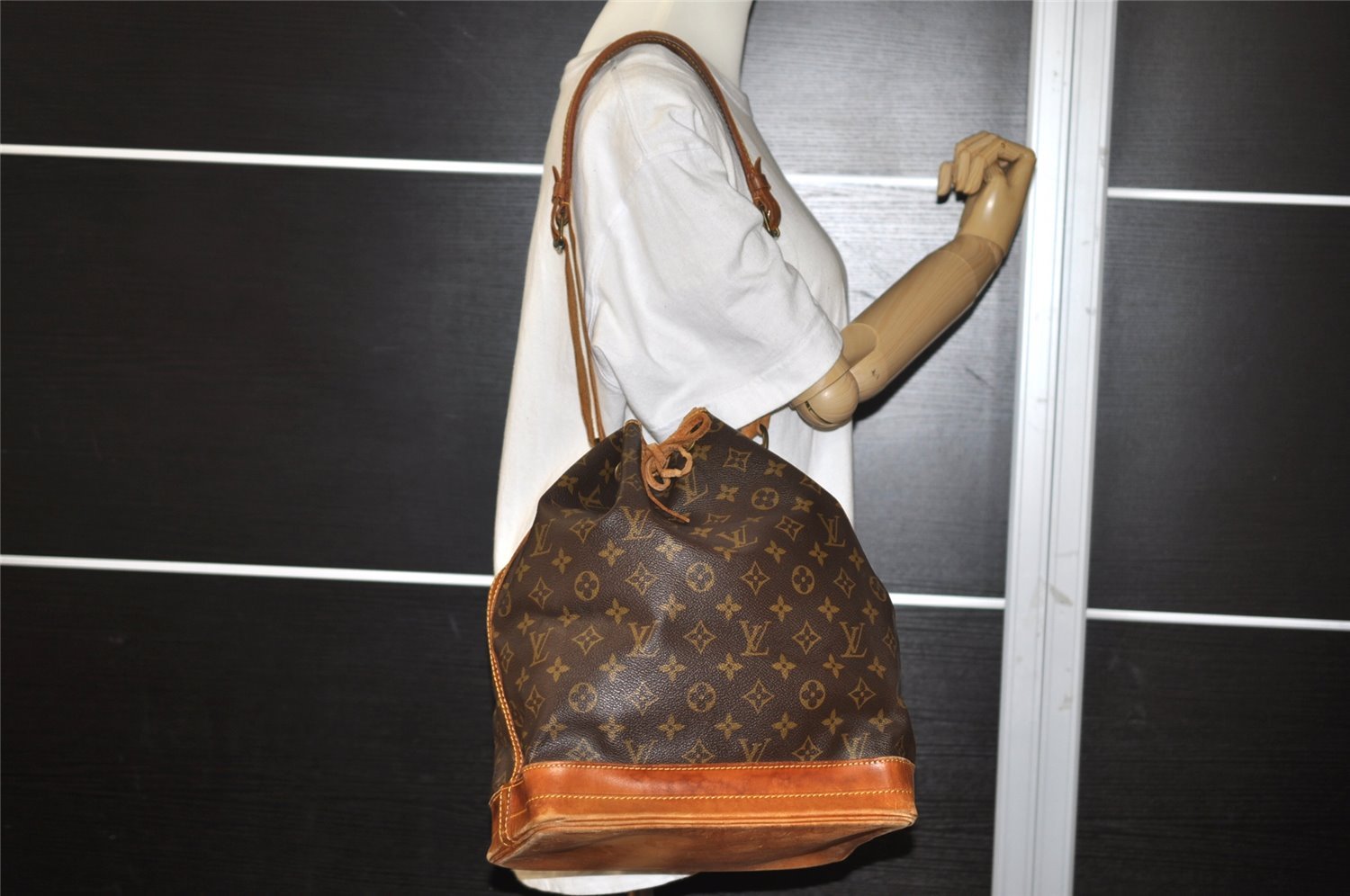 Authentic Louis Vuitton Monogram Noe Shoulder Drawstring Bag M42224 LV 1782I