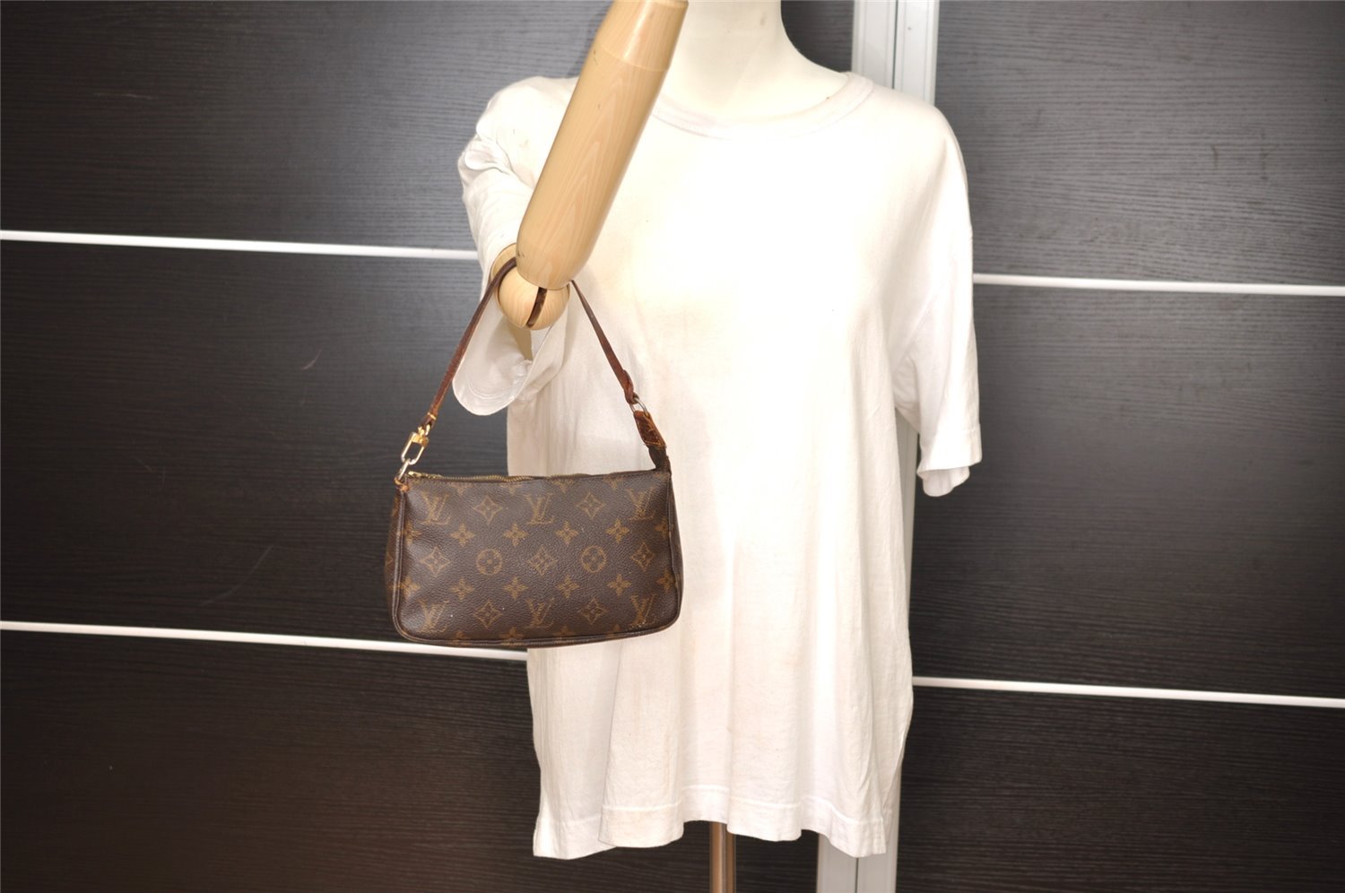 Authentic Louis Vuitton Monogram Pochette Accessoires Pouch M51980 LV 1782J