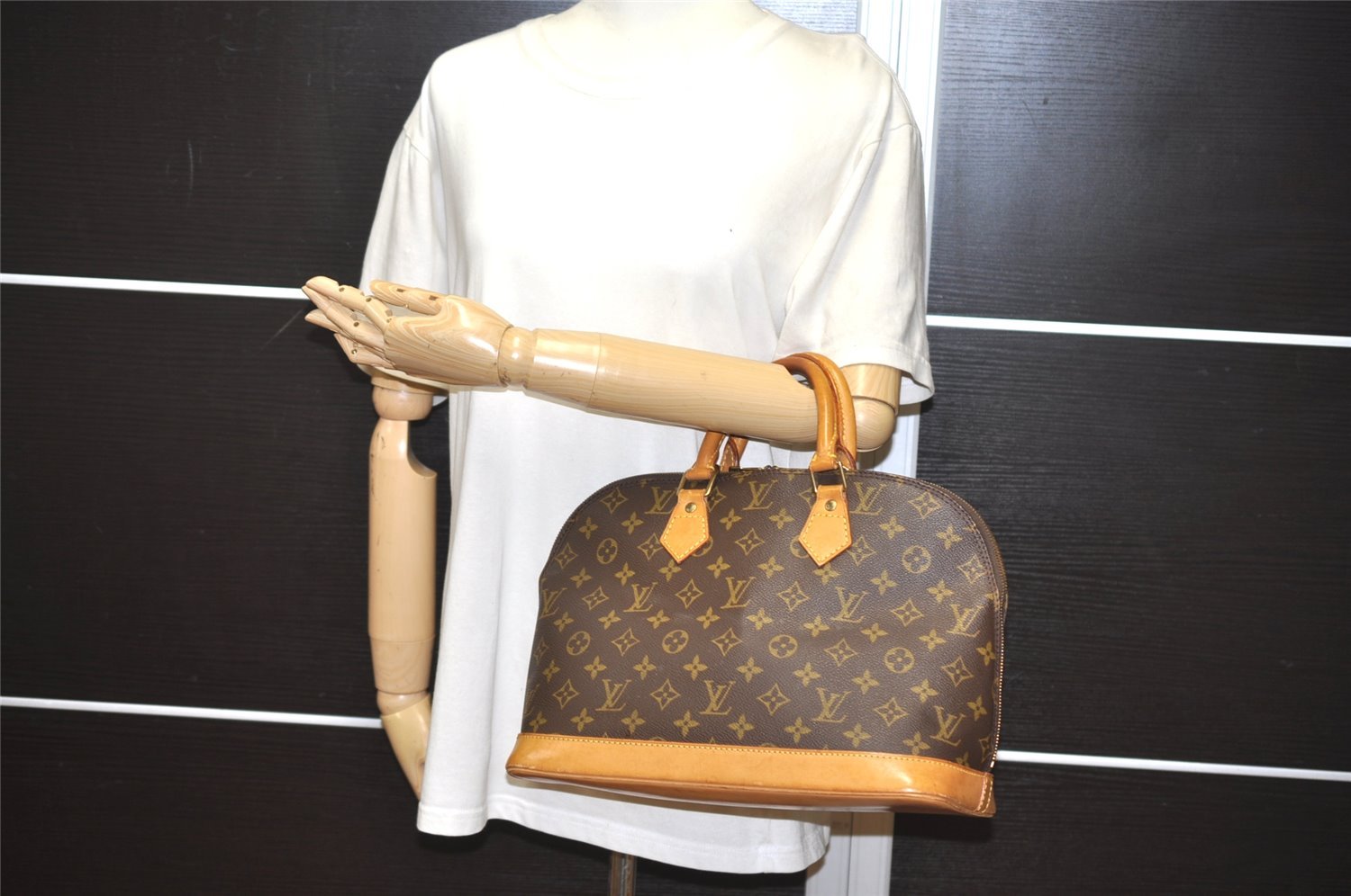Authentic Louis Vuitton Monogram Alma Hand Bag Purse M51130 LV 1783I