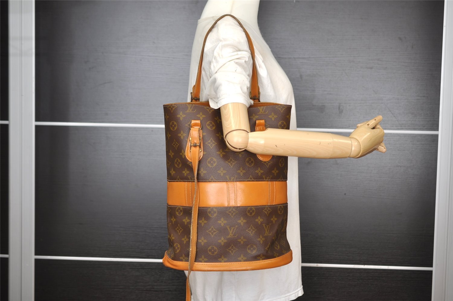 Auth Louis Vuitton Monogram Bucket GM Shoulder Bag T42236 USA Model Junk 1789I