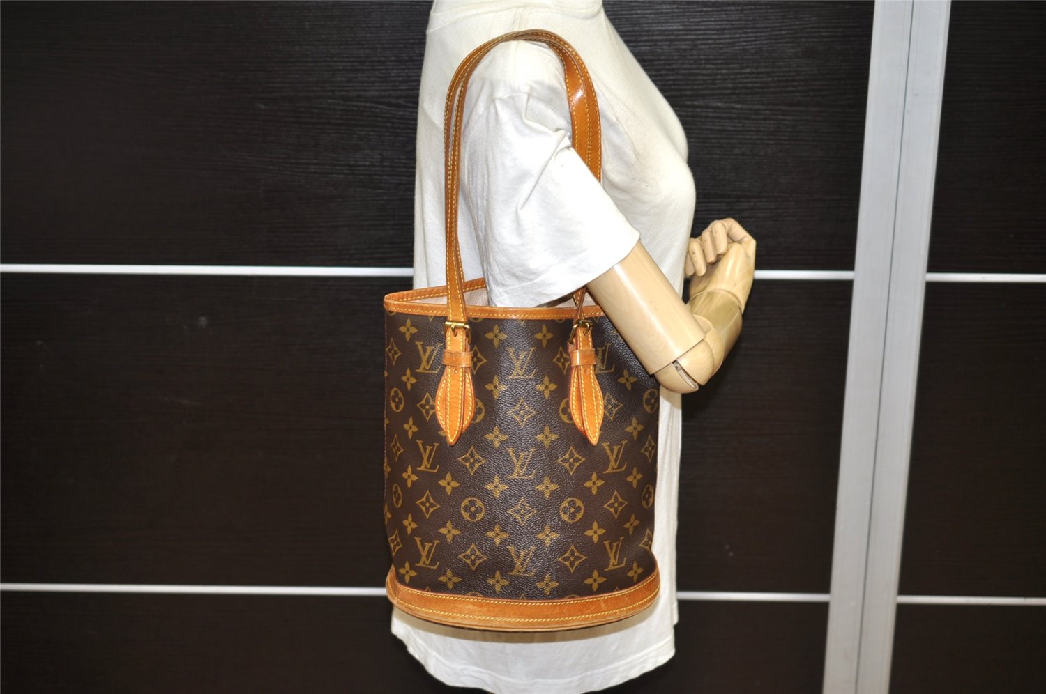 Authentic Louis Vuitton Monogram Bucket PM Shoulder Tote Bag M42238 LV 1795K