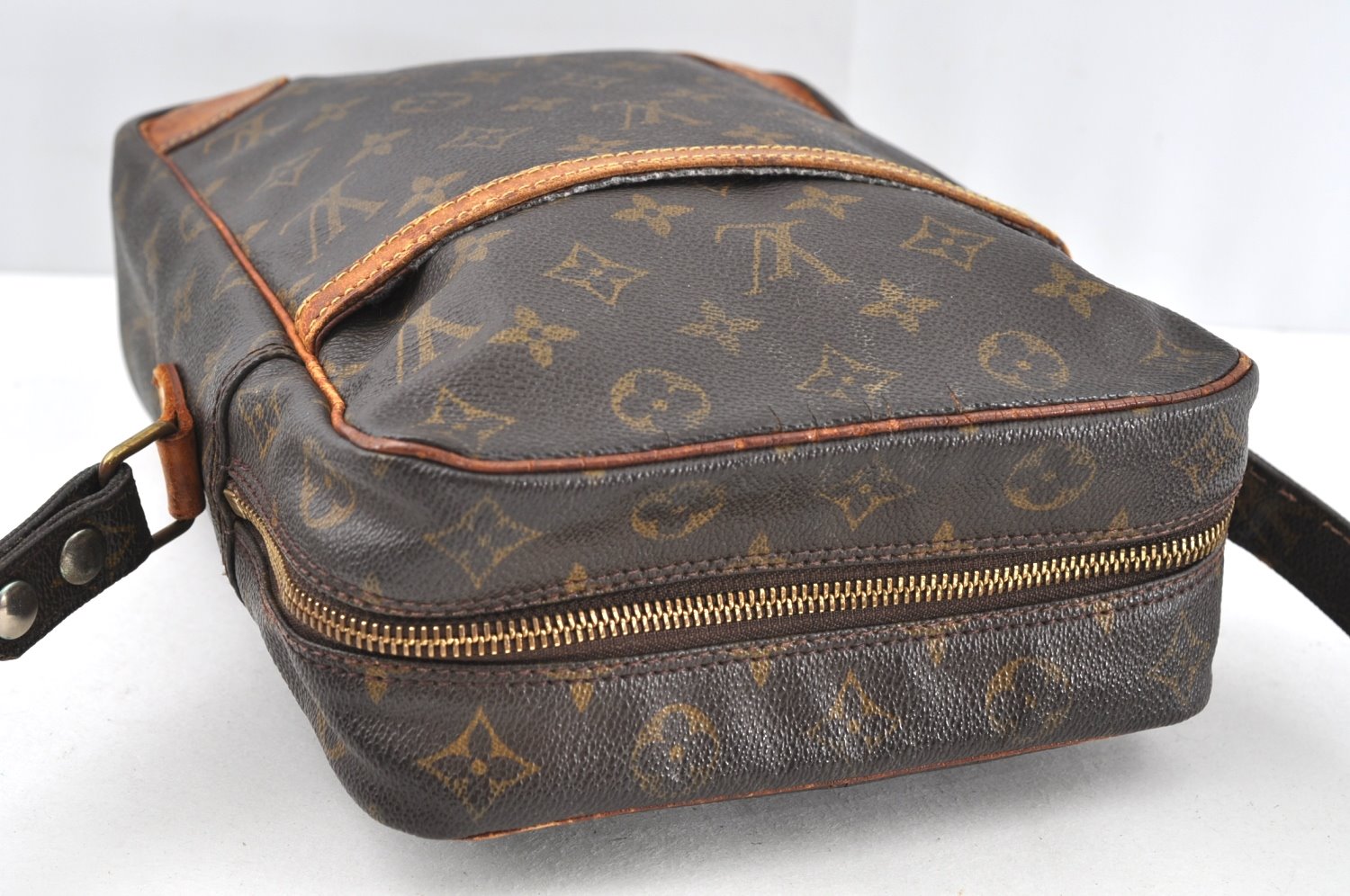 Authentic Louis Vuitton Monogram Danube MM Shoulder Cross Bag M45264 LV 1799J