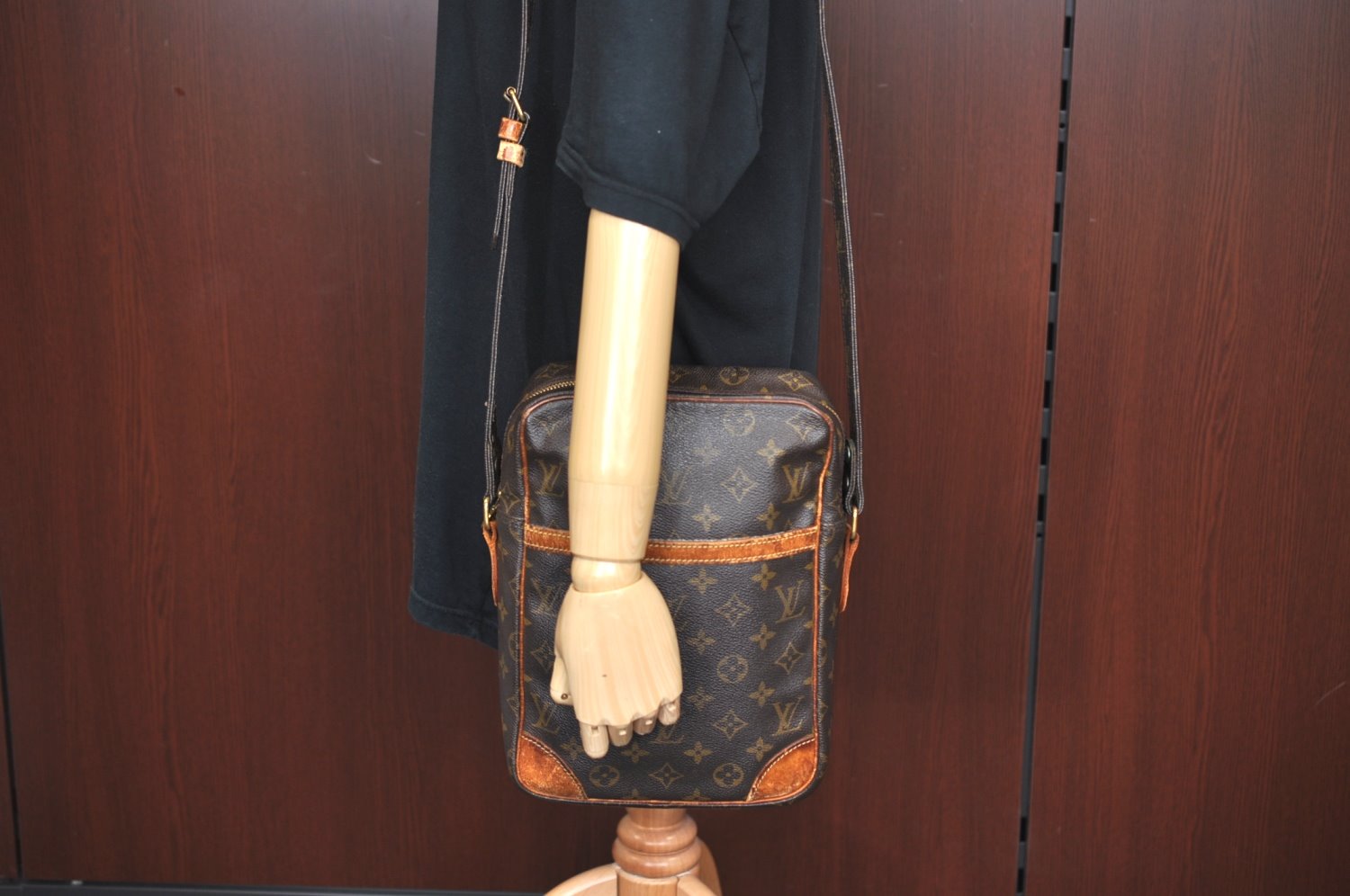 Authentic Louis Vuitton Monogram Danube MM Shoulder Cross Bag M45264 LV 1799J