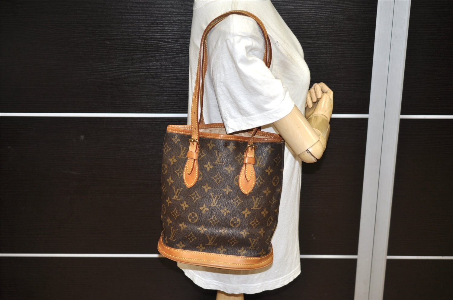 Authentic Louis Vuitton Monogram Bucket PM Shoulder Tote Bag M42238 LV 1801K
