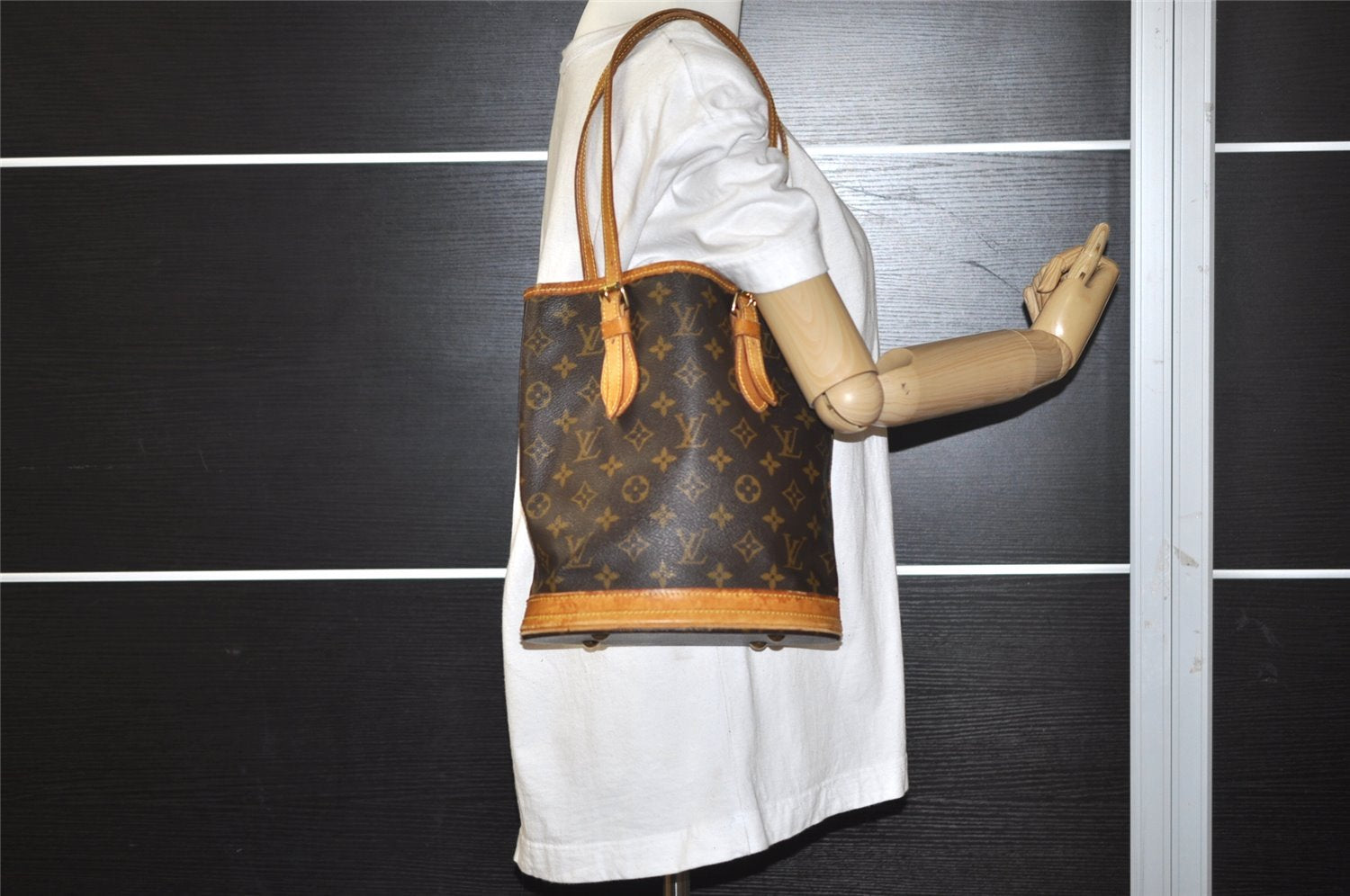 Authentic Louis Vuitton Monogram Bucket PM Shoulder Tote Bag M42238 Junk 1804I