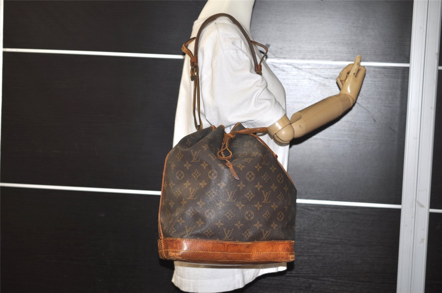 Authentic Louis Vuitton Monogram Noe Shoulder Drawstring Bag M42224 LV 1805I