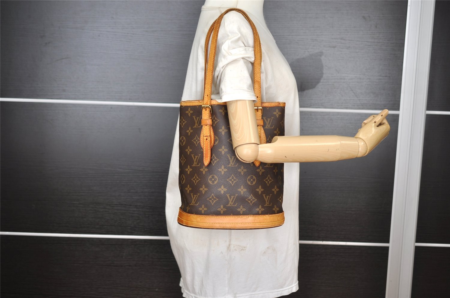 Authentic Louis Vuitton Monogram Bucket PM Shoulder Tote Bag M42238 LV 1811I