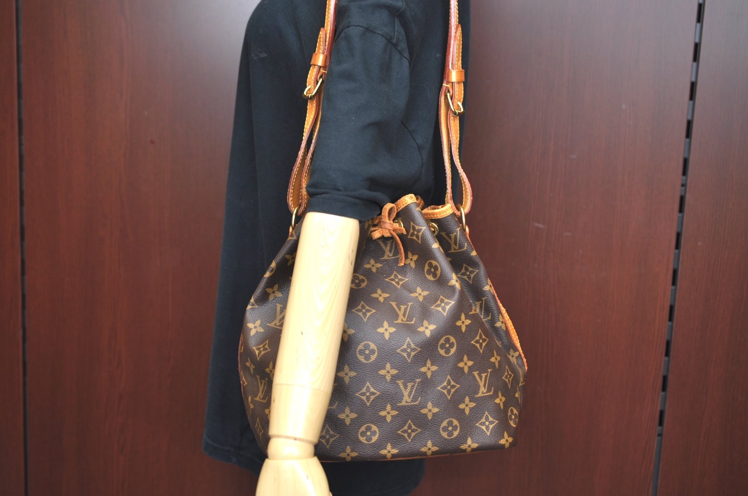 Authentic Louis Vuitton Monogram Petit Noe M42226 Shoulder Drawstring Bag 1815I
