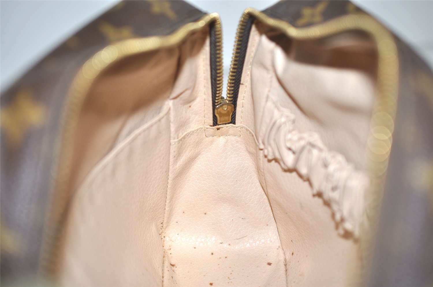 Auth Louis Vuitton Monogram Trousse Toilette 28 Clutch Hand Bag M47522 LV 1817I