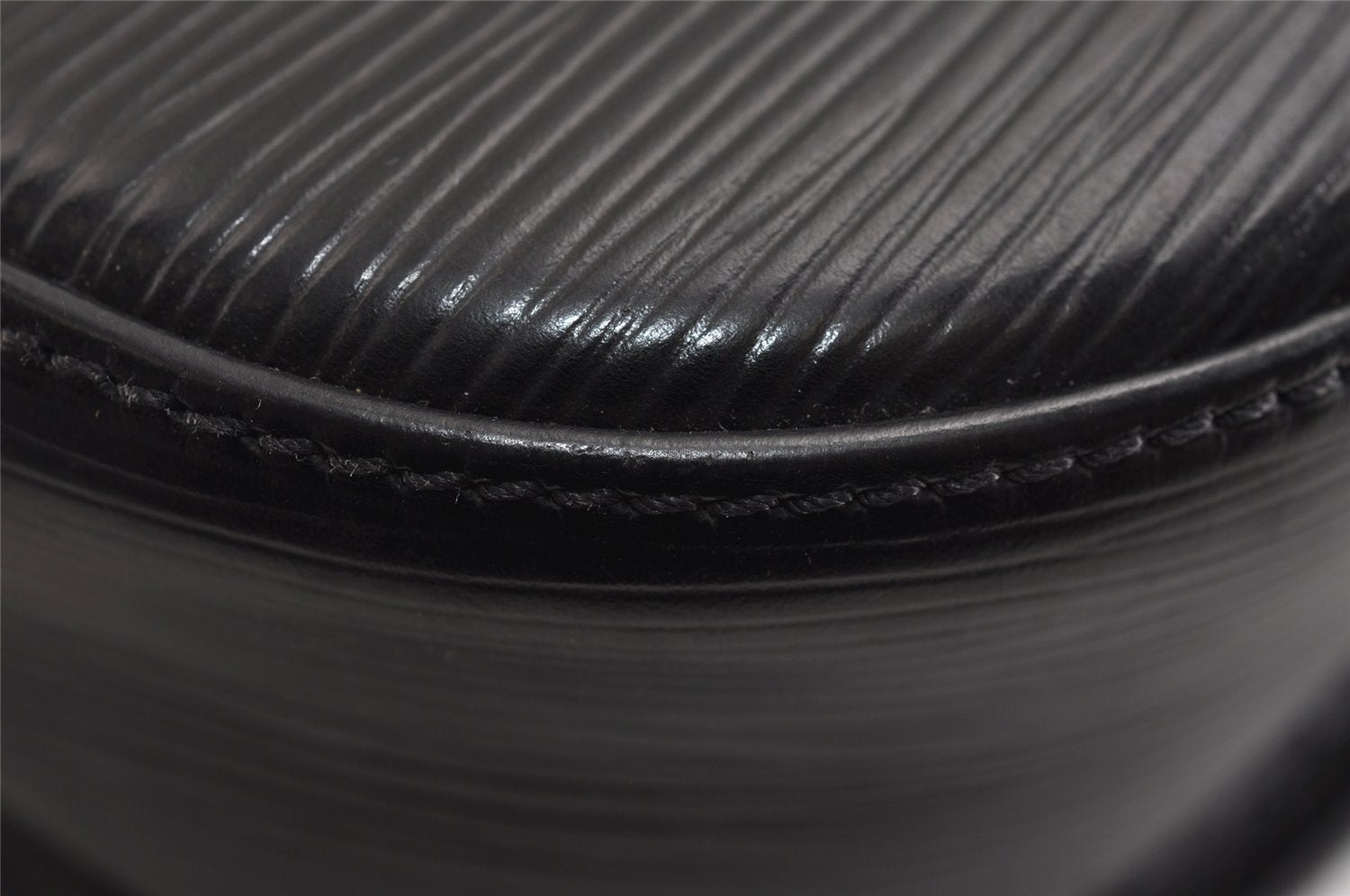 Authentic Louis Vuitton Epi Saint Cloud GM Shoulder Bag M52192 Black 1822J