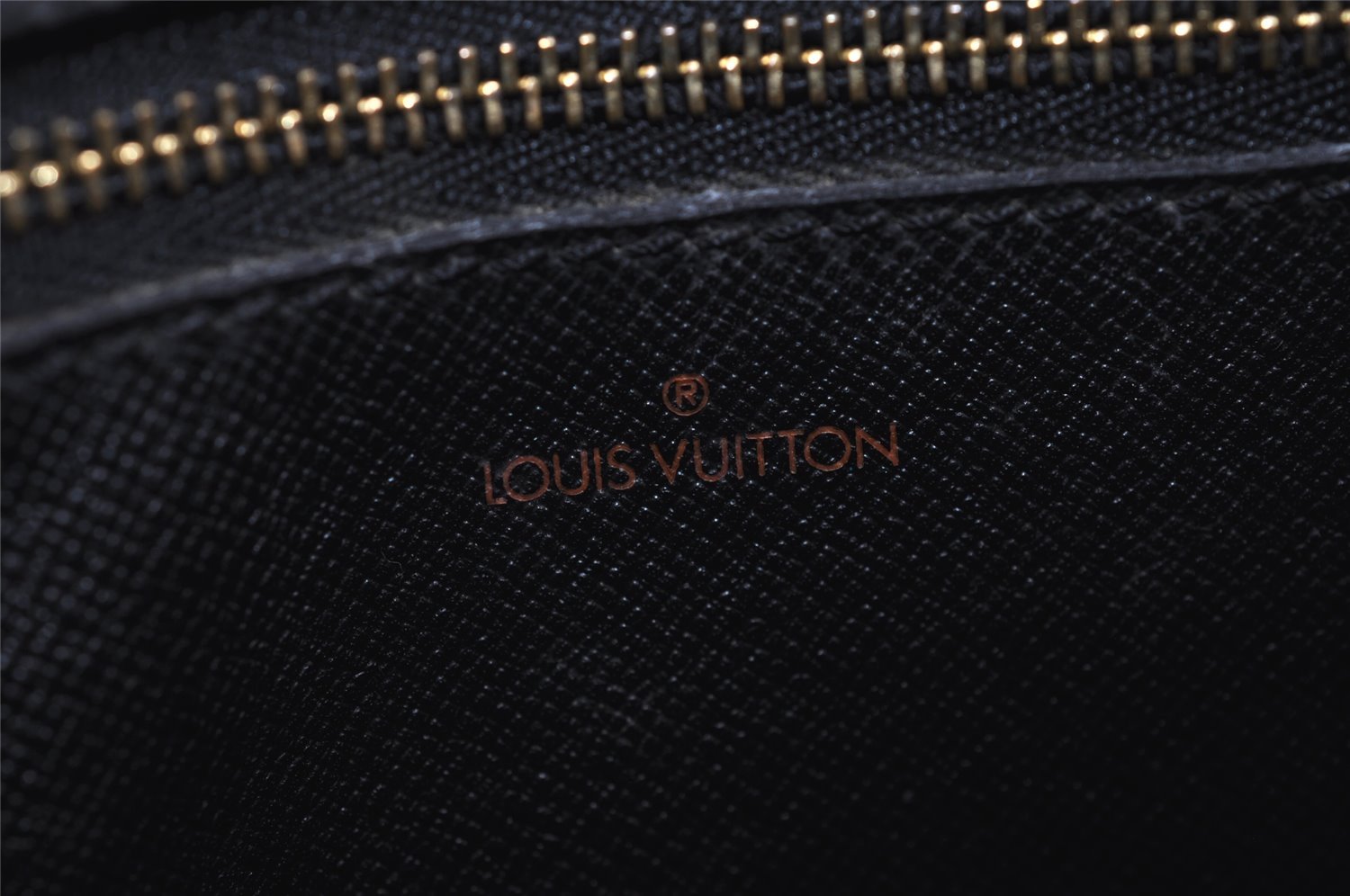 Authentic Louis Vuitton Epi Saint Cloud GM Shoulder Bag M52192 Black 1822J