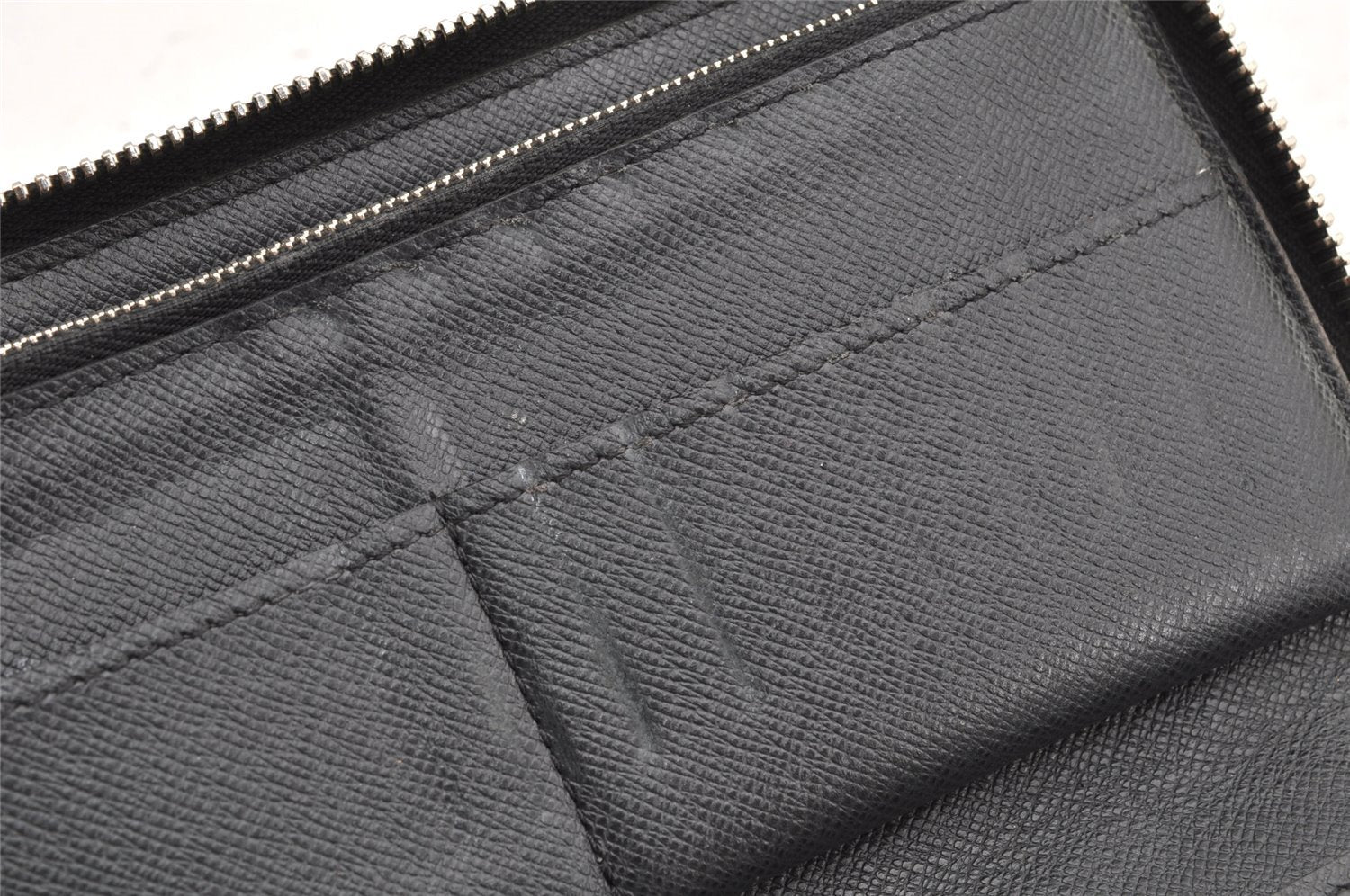 Authentic Louis Vuitton Taiga Zippy Wallet Vertical Long Black M32822 LV 1862K