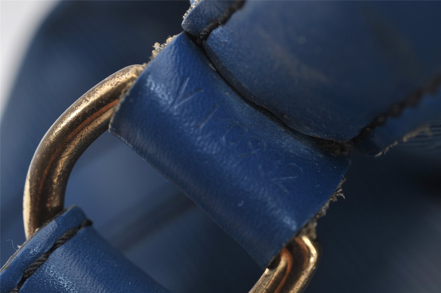 Authentic Louis Vuitton Epi Noe Shoulder Drawstring Bag Blue M44005 LV 1872I