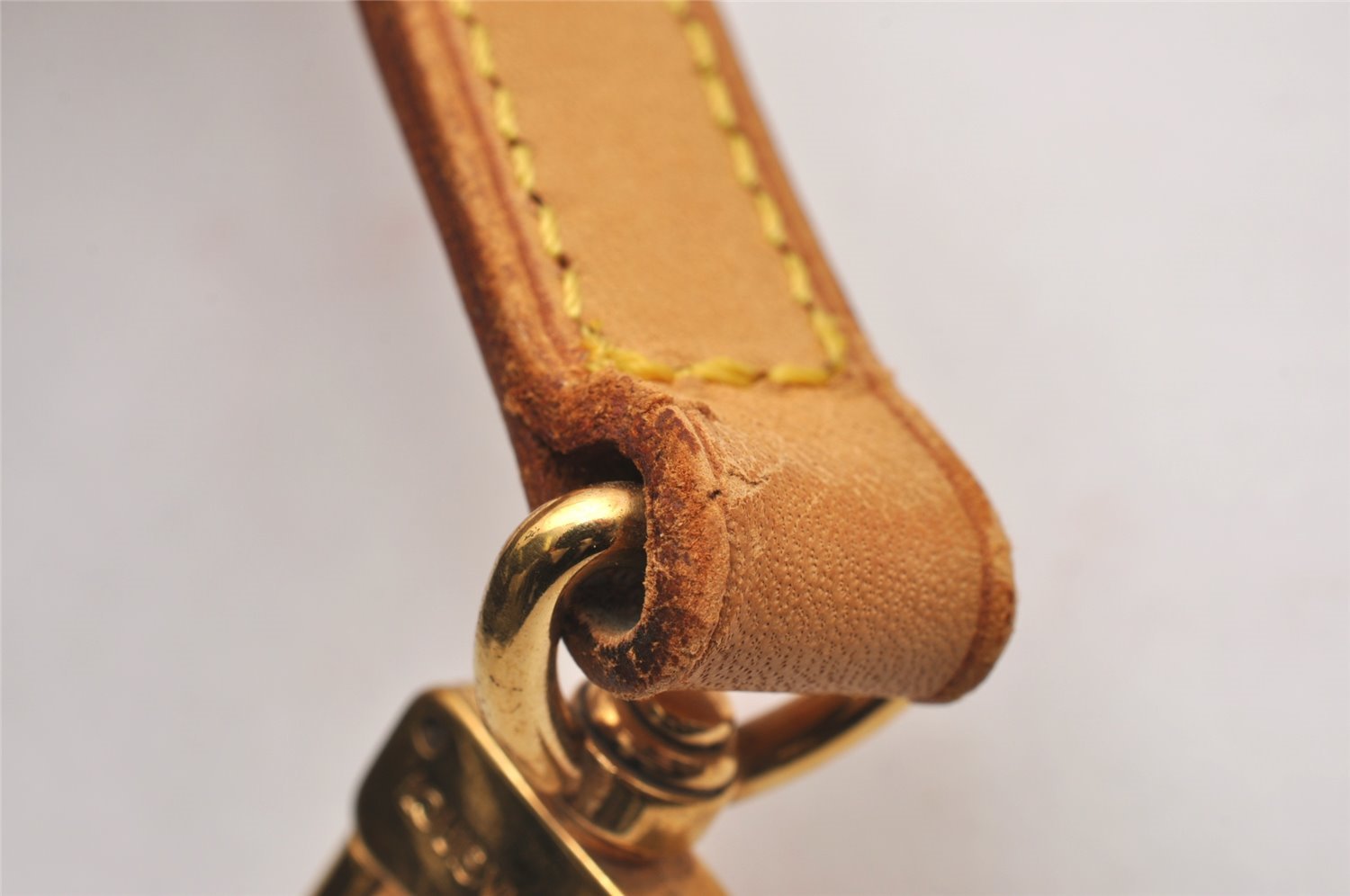 Authentic Louis Vuitton Leather Shoulder Strap Beige 39.6