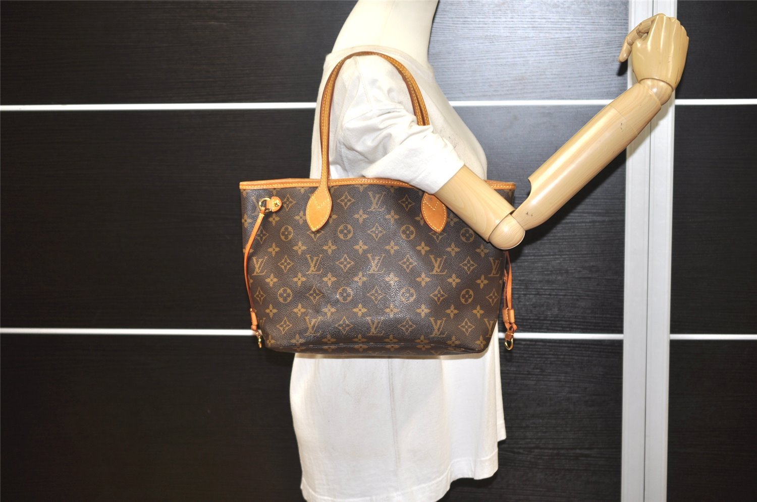 Authentic Louis Vuitton Monogram Neverfull PM Shoulder Tote Bag M46979 LV 1905K