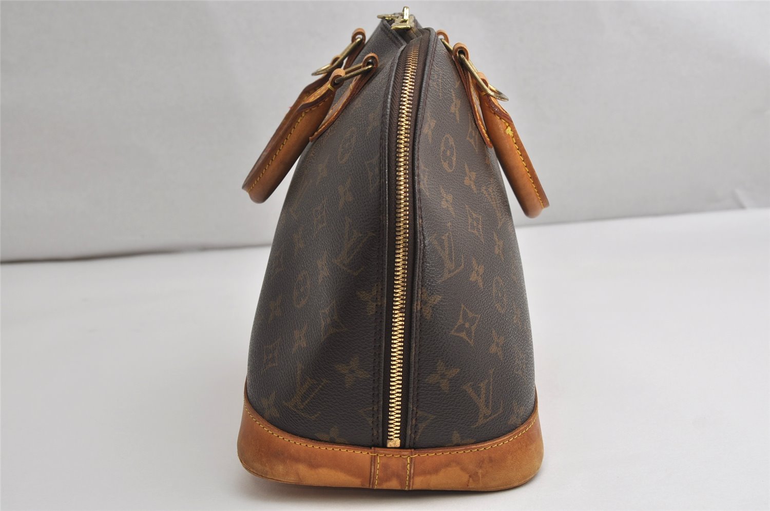 Authentic Louis Vuitton Monogram Alma Hand Bag Purse M51130 LV 1915K