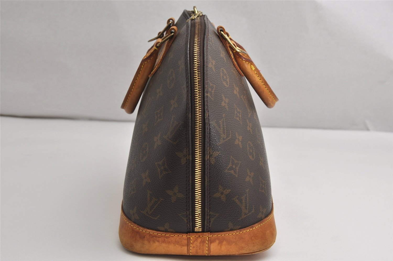 Authentic Louis Vuitton Monogram Alma Hand Bag Purse M51130 LV 1915K