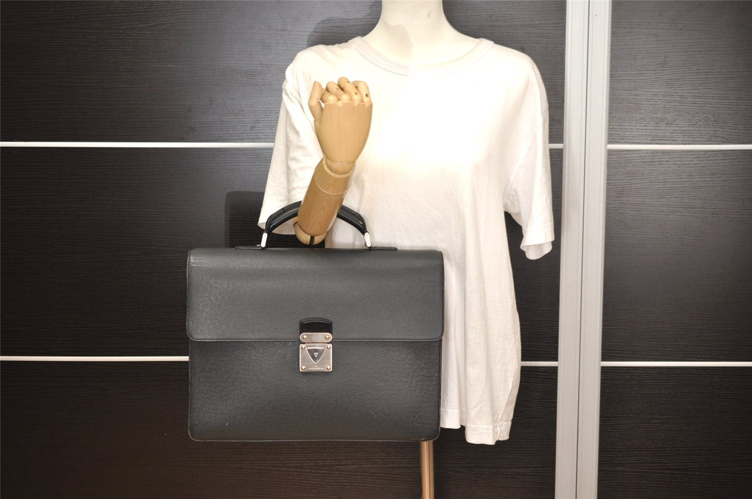 Auth Louis Vuitton Taiga Laguito Business Bag Briefcase Black M31092 LV 1917J