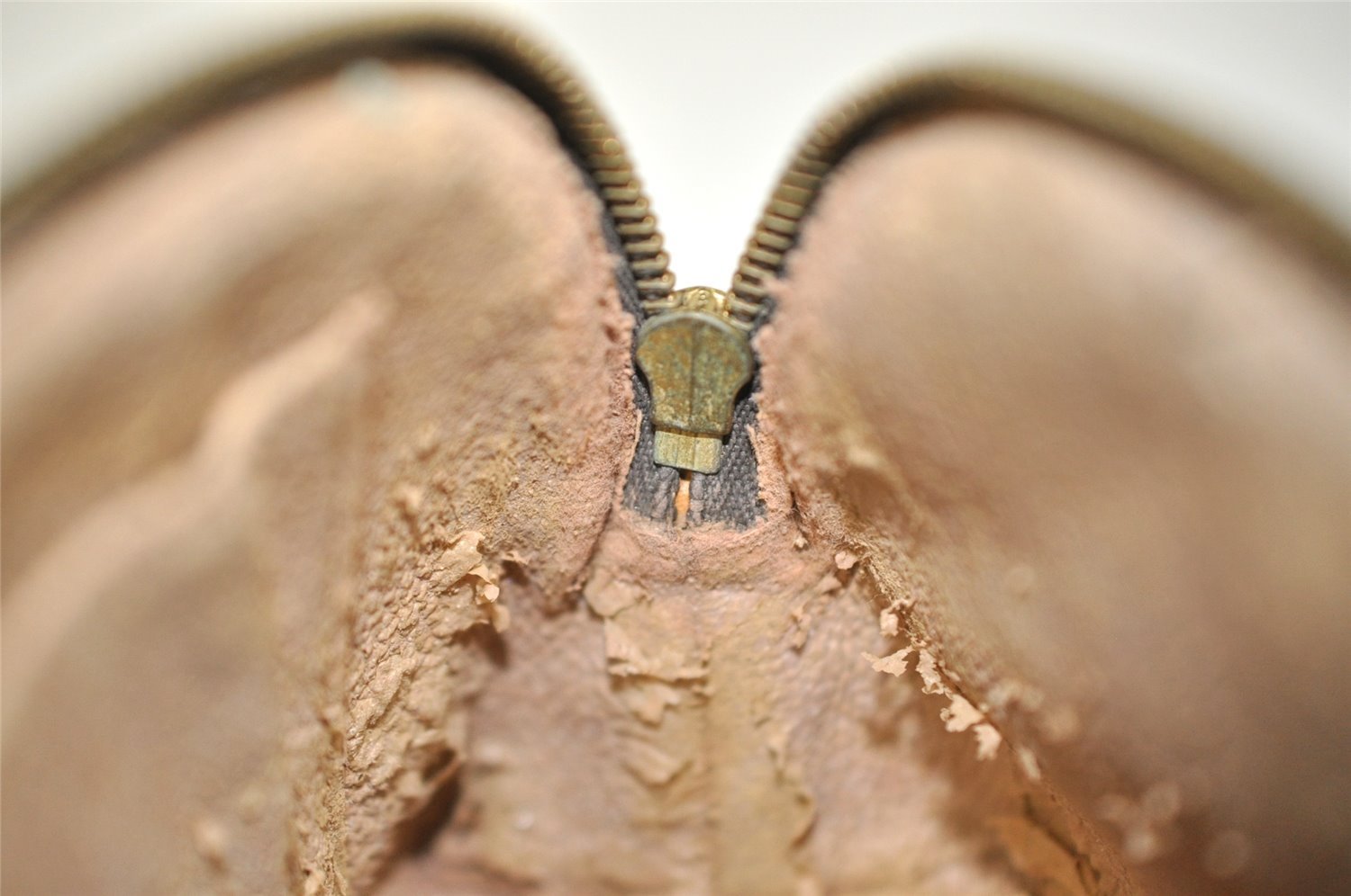 Authentic Louis Vuitton Monogram Pochette Cosmetic Pouch M47515 LV Junk 1919I