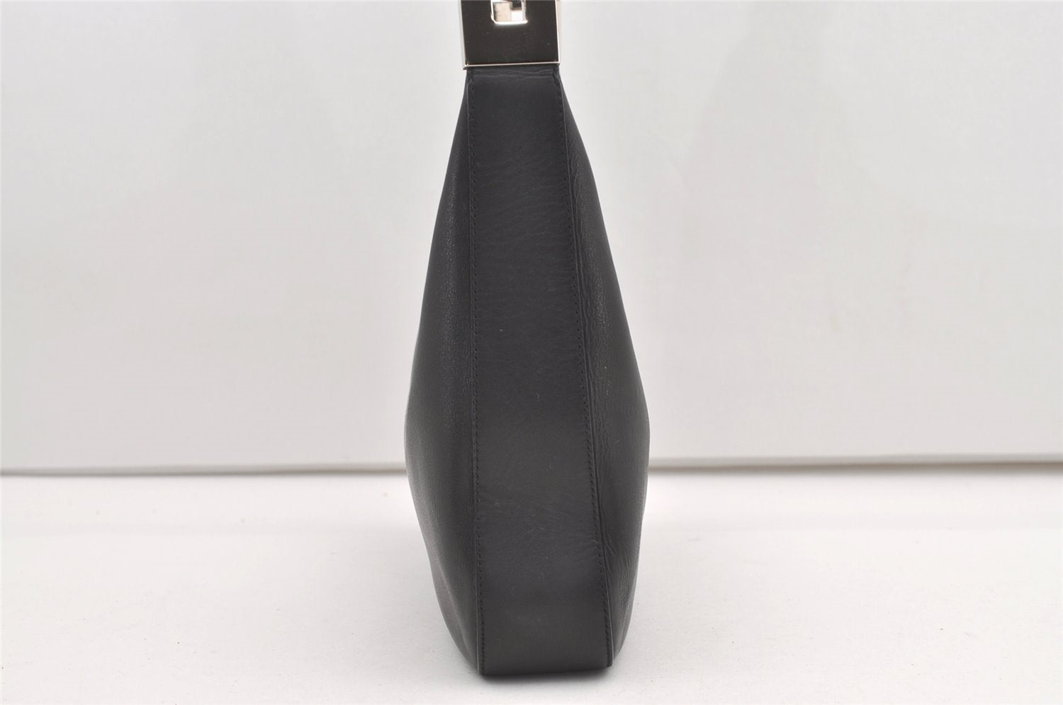 Authentic GUCCI Vintage Shoulder Hand Bag Purse Leather 0013812 Black 1925J