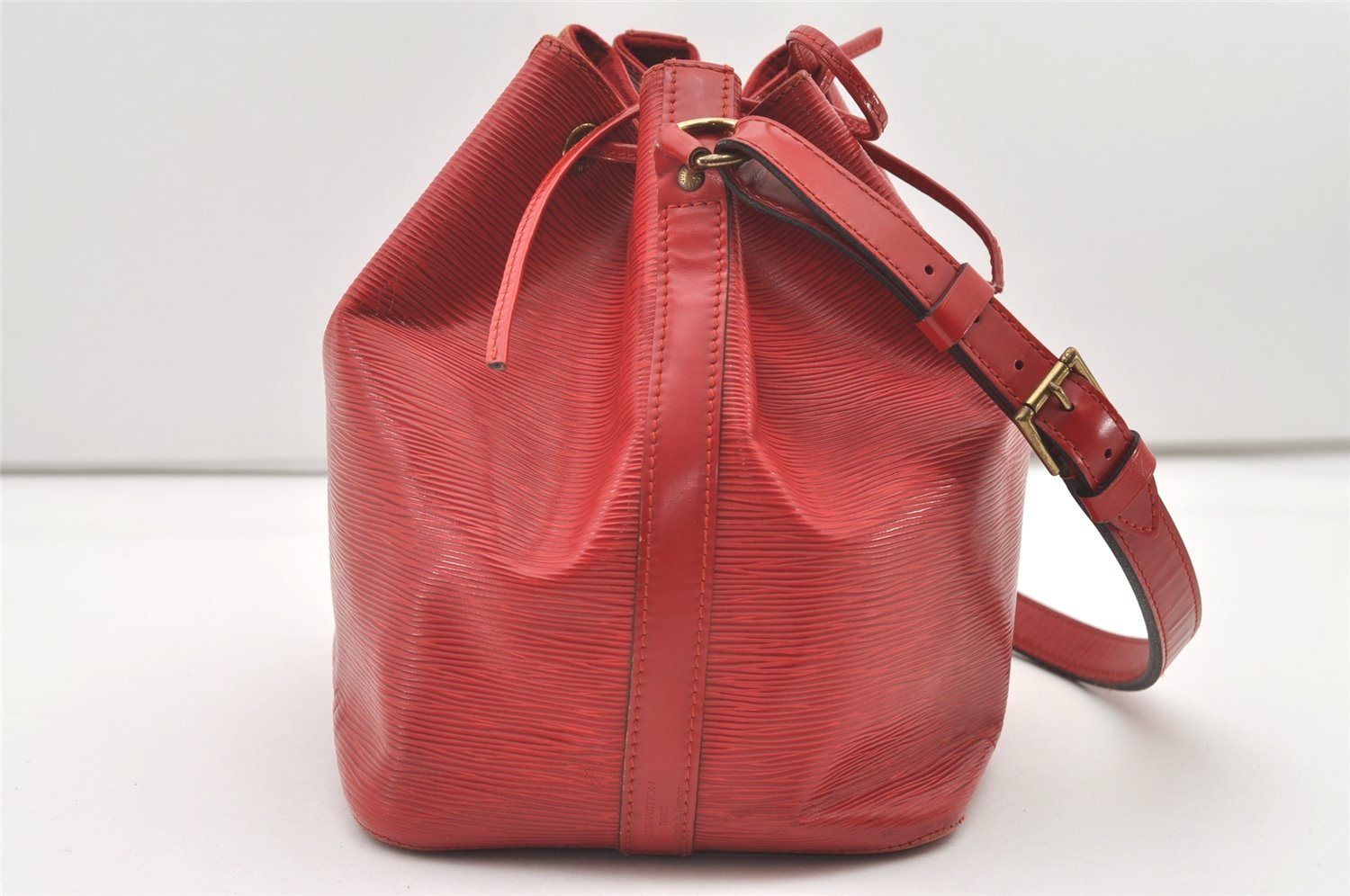 Authentic Louis Vuitton Epi Petit Noe Shoulder Drawstring Bag M44107 Red 1934J