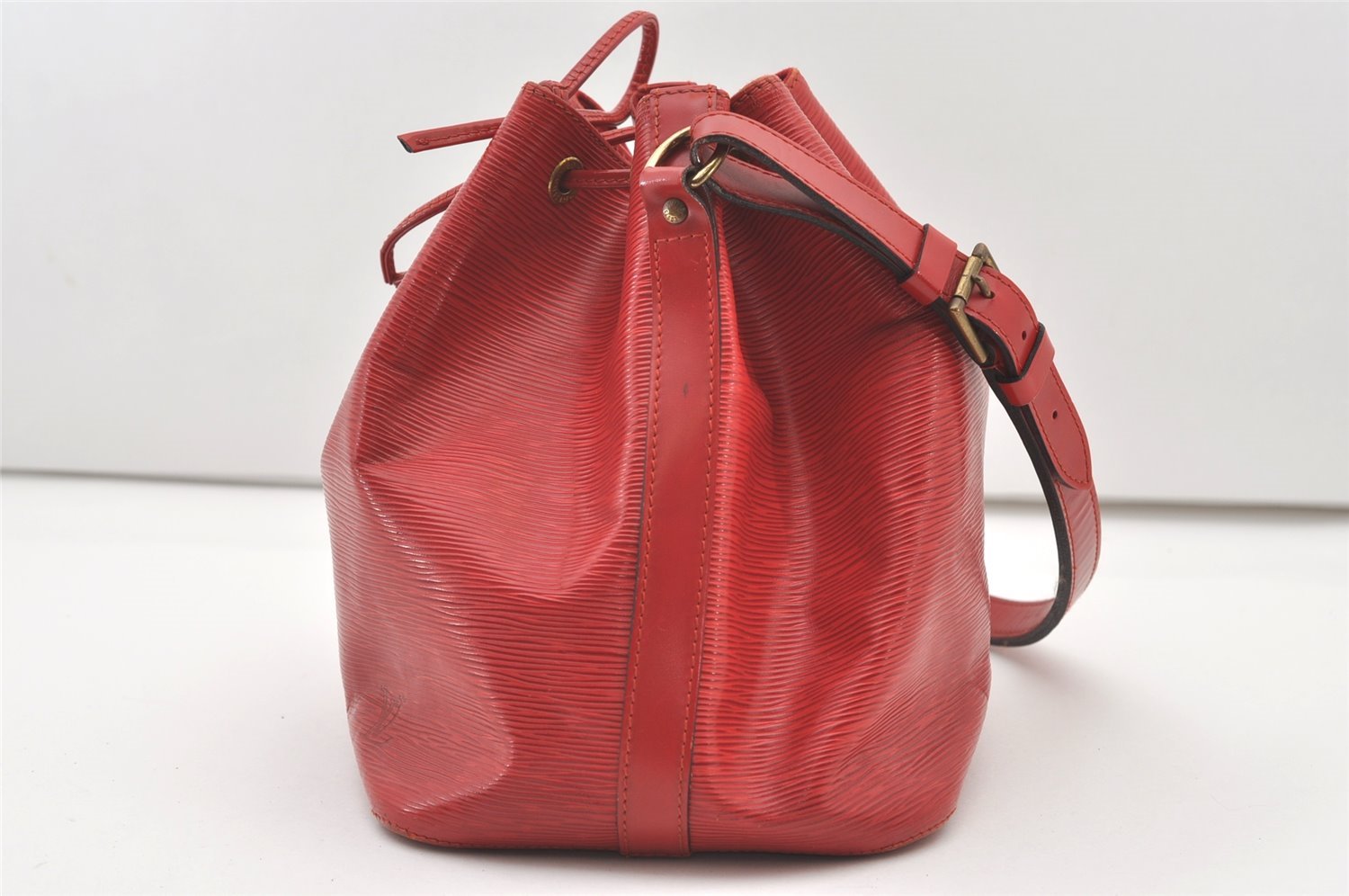 Authentic Louis Vuitton Epi Petit Noe Shoulder Drawstring Bag M44107 Red 1934J
